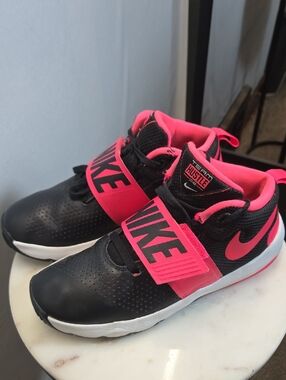 Nike Kids Black & Hot Pink Strap Sneakers Size 6Y